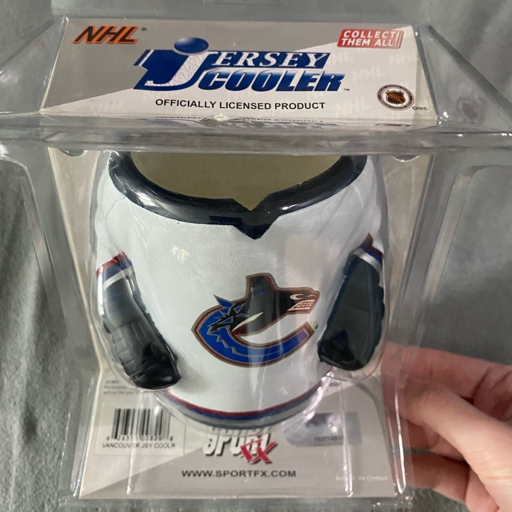 NHL Vancouver Canuck koozie beer/pop holder